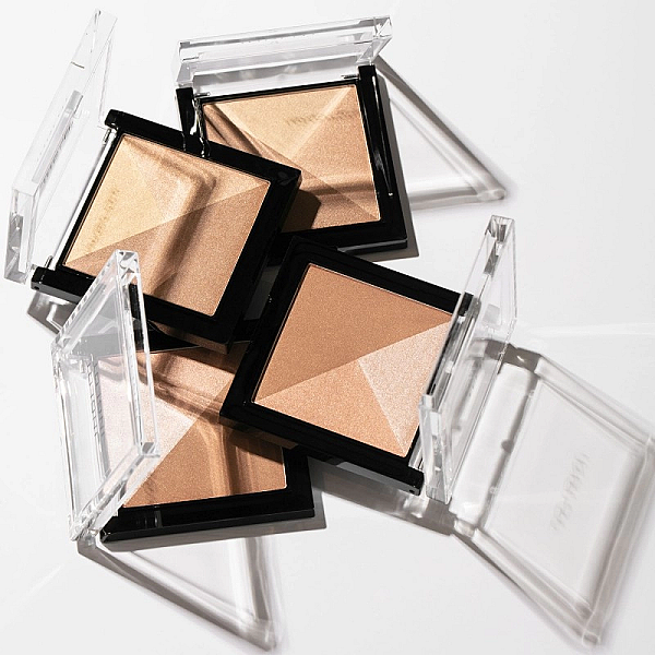 Paleta multicolor iluminator si bronzer
