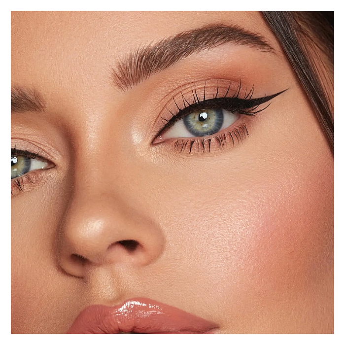 Carioca eyeliner enrich and elevate