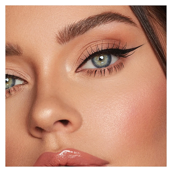 Carioca eyeliner enrich and elevate