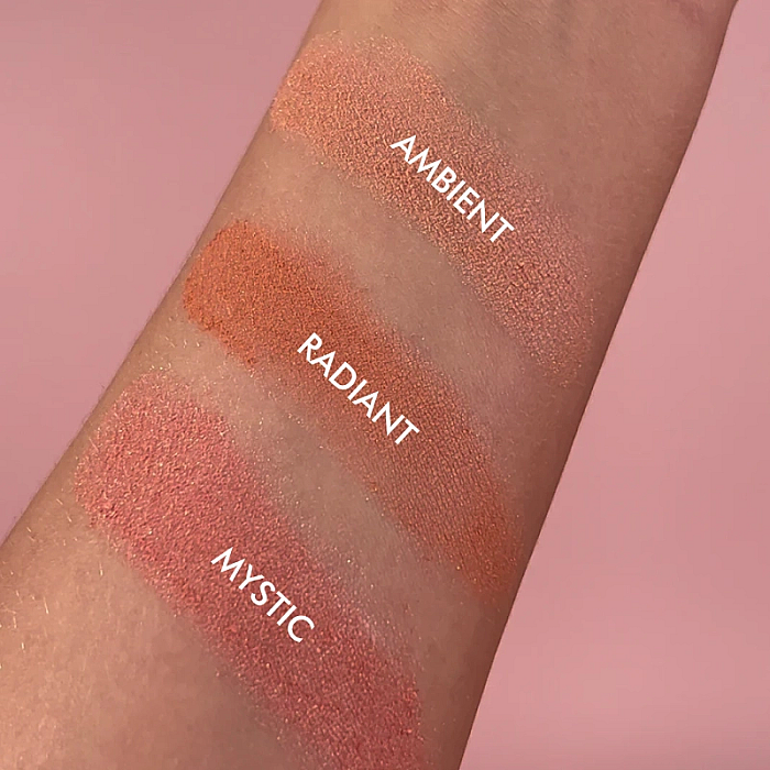 Blush compact hydra blusher