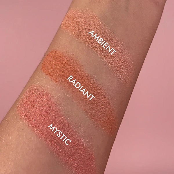 Blush compact hydra blusher