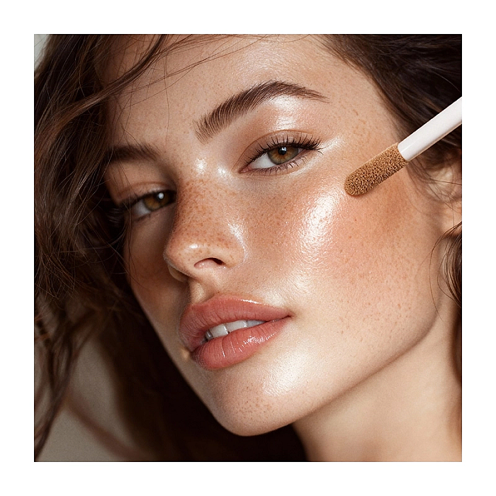 Crema coloranta cu textura lejera skin tint cloud9