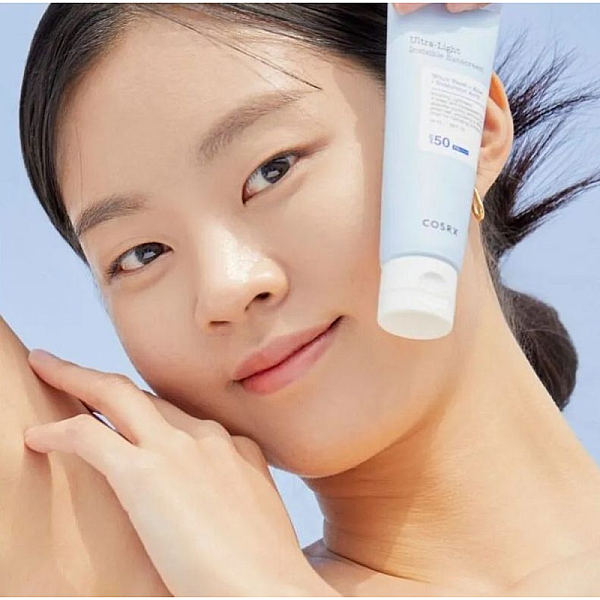 Crema cu protectie solara Ultra-Light Invisible Sunscreen SPF50 PA++++