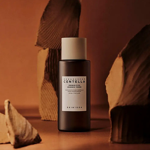 Toner cu probiotice si ceramide Madagascar Centella Probio-Cica Essence