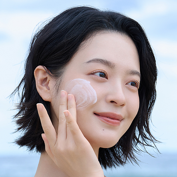 Lapte demachiant cu acid hialuronic Madagascar Centella Hyalu-Cica Gentle Cleansing Milk