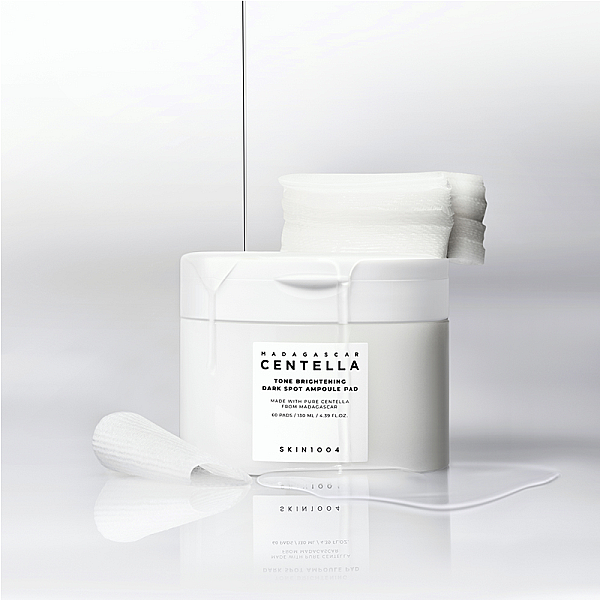 Dischete tonice impotriva petelor pigmentare cu vitamina C si niacinamide Madagascar Centella Tone Brightening Dark Spot