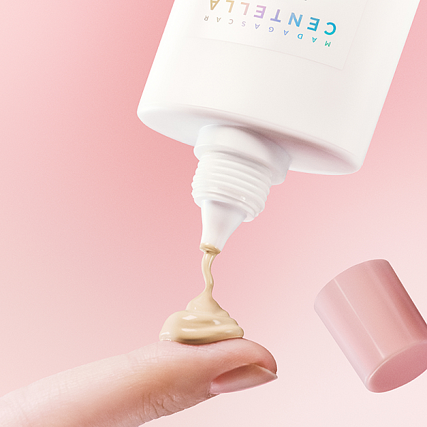 Crema matifianta cu protectie solara si efect de blur SPF50+ Madagascar Centella Poremizing Velvet Finish