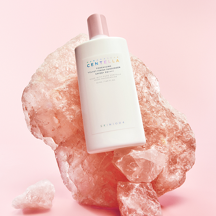 Crema matifianta cu protectie solara si efect de blur SPF50+ Madagascar Centella Poremizing Velvet Finish