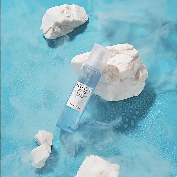 Spray hidratant si calmant cu acid hialuronic Madagascar Centella Hyalu-Cica Cloudy