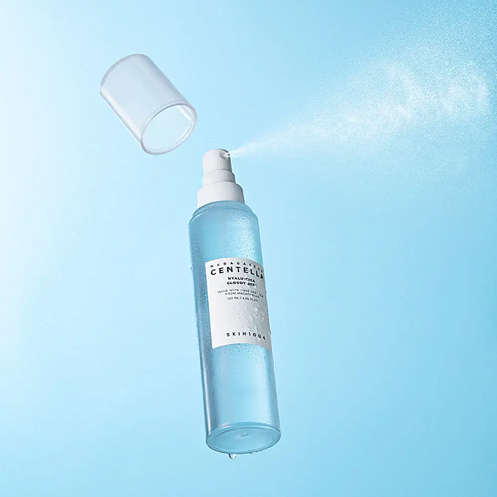 Spray hidratant si calmant cu acid hialuronic Madagascar Centella Hyalu-Cica Cloudy