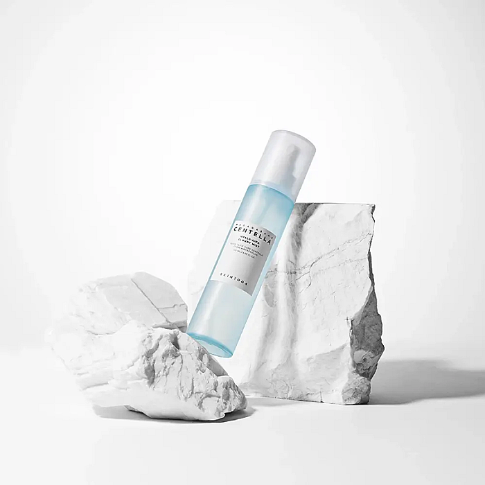Spray hidratant si calmant cu acid hialuronic Madagascar Centella Hyalu-Cica Cloudy