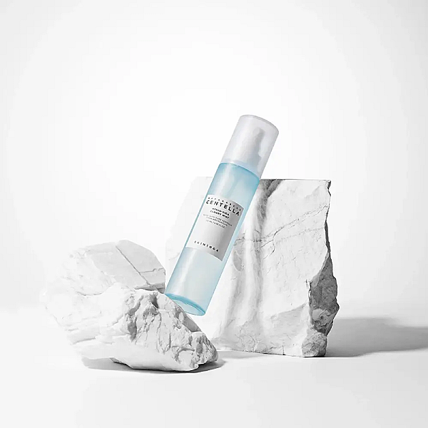 Spray hidratant si calmant cu acid hialuronic Madagascar Centella Hyalu-Cica Cloudy