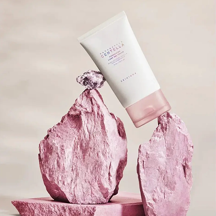 Crema-gel hidratanta pentru minimizarea porilor Madagascar Centella Poremizing Light Gel Cream