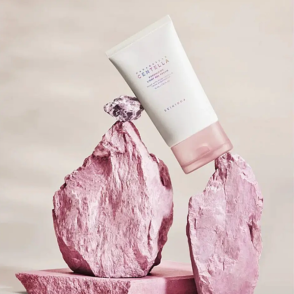 Crema-gel hidratanta pentru minimizarea porilor Madagascar Centella Poremizing Light Gel Cream