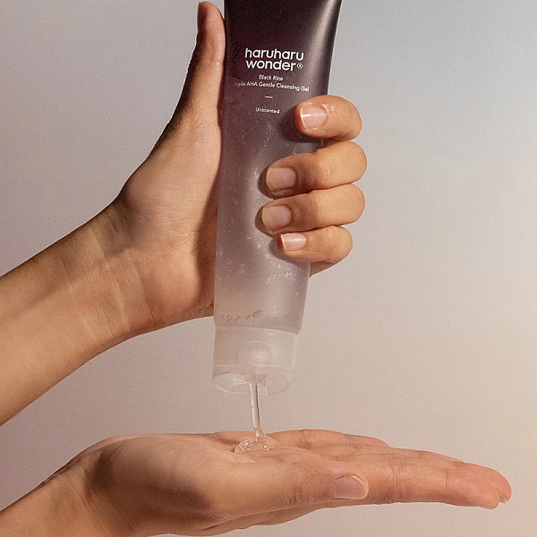 Gel de curatare cu 3 acizi AHA Black Rice Triple AHA Gentle Cleansing Gel