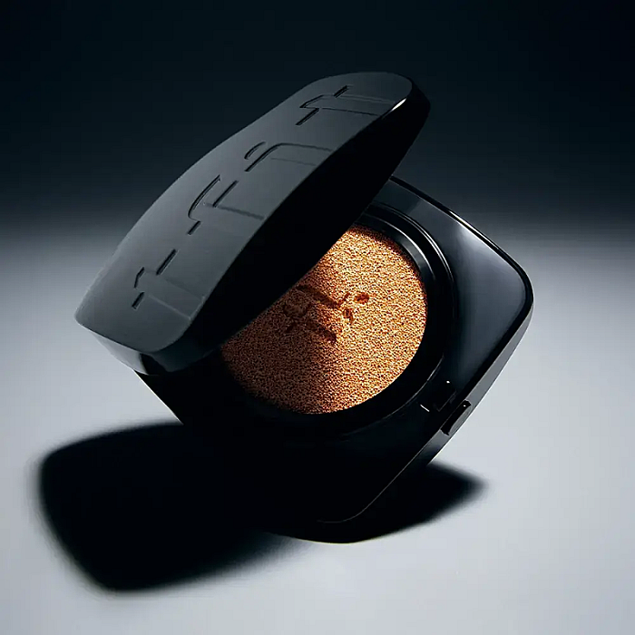 Fond de ten cu efect luminos Layering Fit Glow Cushion