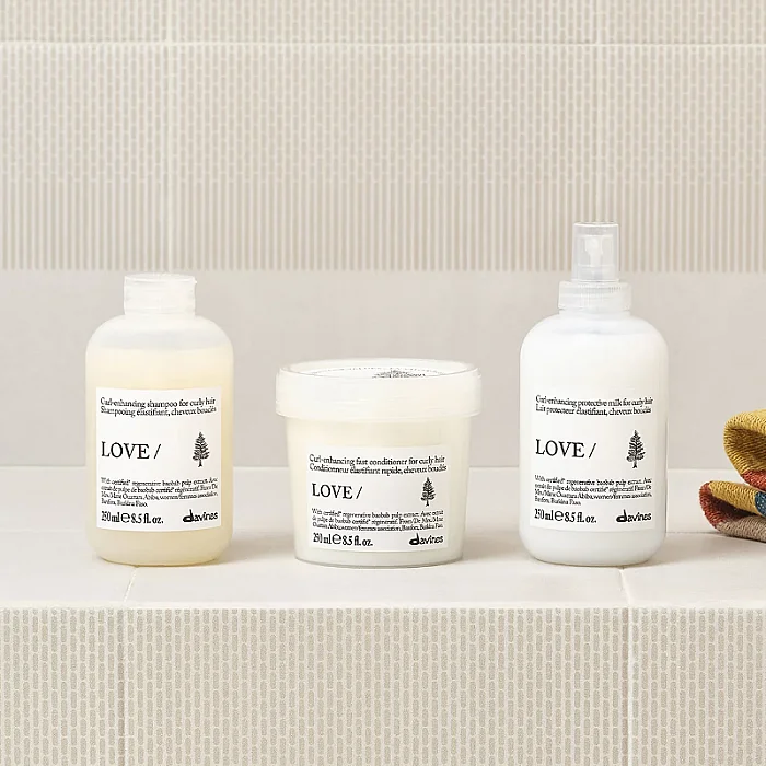 Lapte hidratant cu protectie termica pentru definirea si protejarea buclelor LOVE CURL Enhacing Milk
