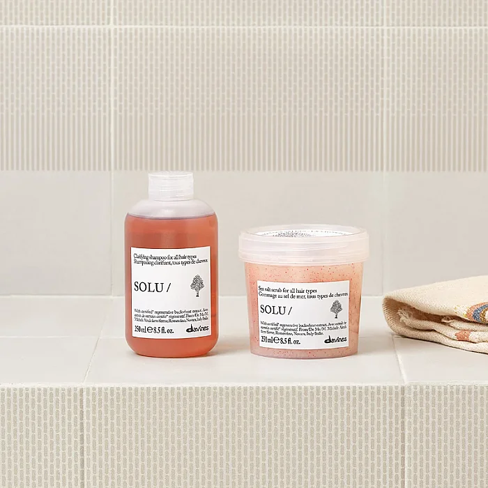 Scrub cu sare de mare pentru curatarea profunda a scalpului SOLU Sea Salt Scrub